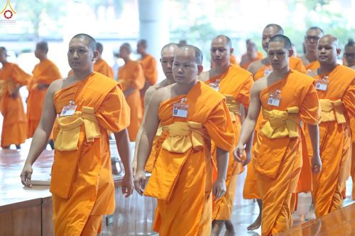 ภาพ No.233720:วันเสาร์ที่ 19 กรกฎาคม พ.ศ.2568 วันมหารำลึก ครั้งที่ 35 พิธีรำลึกถึงนักสร้างบารมี , พิธีสวดพระพุทธมนต์ , พิธีทอดผ้าบังสกุลและถวายไทยธรรม วัดพระธรรมกาย