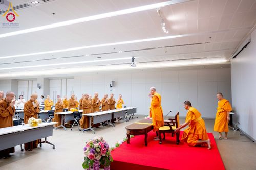 ภาพ No.222893:วันที่ 23 เมษายน พ.ศ. 2568 หลวงพ่อทัตตชีโวต้อนรับคณะสงฆ์จีน ณ อาคาร 100 ปี คุณยายมหารัตนอุบาสิกาจันทร์ ขนนกยูง วัดพระธรรมกาย