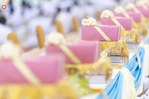 ภาพ No.85314:พิธีถวายมหาสังฆทานคณะสงฆ์ 2000 กว่าวัดทั่วประเทศปีที่ 23, พิธีถวายไทยธรรมคณะสงฆ์ 323 วัด 4 จังหวัดชายแดนภาคใต้, พิธีมอบปัจจัยช่วยเหลือครู 4 จังหวัดชายแดนภาคใต้ ณ สภาธรรมกายสากล วัดพระธรรมกาย ในวันสมาธิโลก อาทิตย์ที่ 6 สิงหาคม พ.ศ. 2566