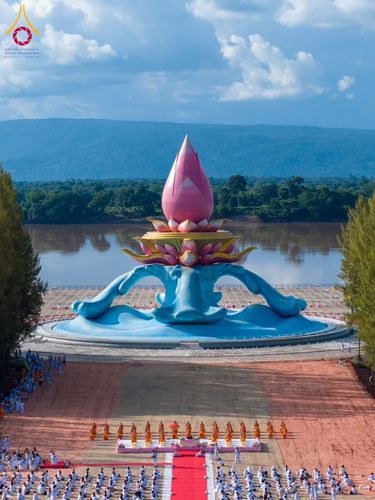 ภาพ No.162040:พิธีโปรยรัตนชาติ ลานอเนกประสงค์พญานาค 4 ตระกูล วันพฤหัสบดีที่ 17 ตุลาคม พ.ศ. 2567 ณ พุทธอุทยานนานาชาติ จังหวัดหนองคาย