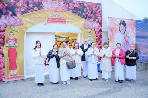 ภาพ No.255991:วันที่ 12 ตุลาคม พ.ศ. 2568 พิธีทอดกฐินวัดพระธรรมกายสวิตเซอร์แลนด์  ณ หอประชุมโรงเรียน Obergoldbach เมือง Bern ประเทศสวิตเซอร์แลนด์