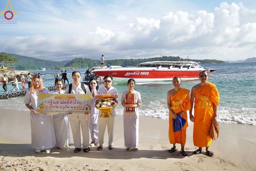 ภาพ No.172217:พิธีทอดกฐิน ณ วัดพระบาทเกาะแก้ว ภูเก็ต ในโครงการกฐินสามัคคีทั่วไทย 30,000 วัด บูชาธรรม 80 ปี หลวงพ่อธัมมชโย โดยคณะศิษยานุศิษย์วัดพระธรรมกาย วันที่ 27 ตุลาคม พ.ศ. 2567