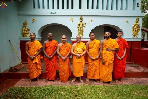 ภาพ No.264864:วันที่ 18 ตุลาคม พ.ศ. 2568 กฐินสมทบต่างประเทศ บูชาธรรม 81 ปี  หลวงพ่อธัมมชโย วัดพระธรรมกาย  ณ วัดกาลัลปิติยะ ปุราณะ วิหาร ประเทศศรีลังกา 