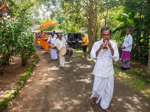 ภาพ No.97739:พระครูสมุห์สนิทวงศ์ วุฑฺฒิวํโส, ดร.  ผู้แทนวัดพระธรรมกาย ร่วมบุญถวายกฐิน ณ วัดกัลละปิติยะ มาตาเล ศรีลังกา Kathina Kalapitiya Matale SriLanka วันที่ 17 พฤศจิกายน พ.ศ. 2566