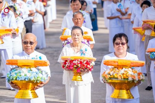 ภาพ No.181260:พิธีบรรพชาอุปสมบท ณ วัดบางโฉลงใน อ.บางพลี จ.สมุทรปราการ  วันที่ 7 ธันวาคม พ.ศ. 2567 ในโครงการอุปสมบทหมู่ บูชาธรรมมหาปูชนียาจารย์ ปี 2567 โดยทีมงานลูกพระธัมฯ  ศูนย์ปฏิบัติธรรมสมุทรปราการ