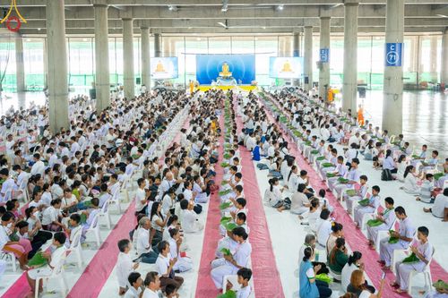 พิธีตัดปอยผม โครงการสามเณรฟื้นฟูพระพุทธศาสนาทั่วไทย ณ มหารัตนวิหารคด26 วัดพระธรรมกาย วันอาทิตย์ที่ 31 มีนาคม พ.ศ. 2567