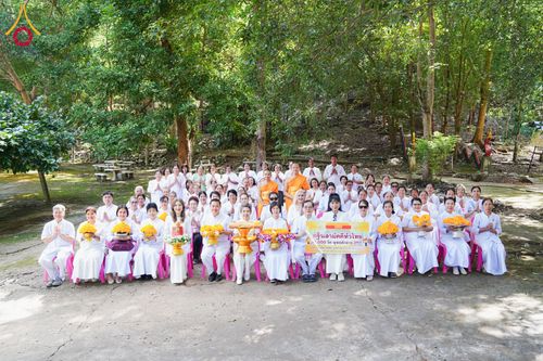 พิธีทอดกฐิน ณ วัดถ้ำผายา อ.นาด้วง จ.เลย ในโครงการกฐินสามัคคีทั่วไทย 30,000 วัด บูชาธรรม 80 ปี หลวงพ่อธัมมชโย โดยคณะศิษยานุศิษย์วัดพระธรรมกาย วันที่ 27 ตุลาคม พ.ศ. 2567