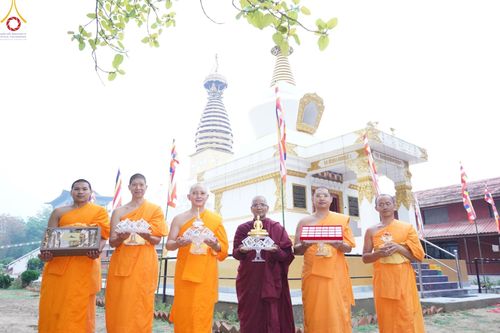 พิธีถวายพระบรมสารีริกธาตุแด่พระเดชพระคุณหลวงพ่อดร. ไมตรี ศากยะ เจ้าอาวาสวัดอานันทกุฏิ เพื่อประดิษฐานในเจดีย์สภาสงฆ์นิกายเถรวาท มหายานและวัชรยานแห่งเนปาล (Dharmodaya Sabha) ณ ลุมพินี ประเทศเนปาล  วันที่ 1 พฤษภาคม พ. ศ. 2566