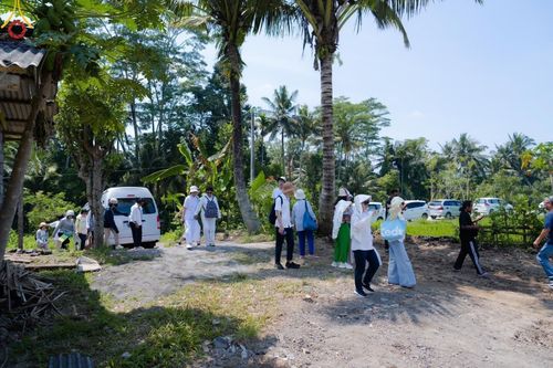 ภาพ No.155781:พิธีกลั่นแผ่นดิน ศูนย์ปฏิบัติธรรมบาหลีแห่งที่ 2  ตั้งอยู่ที่ Sumita, Gianyar, เกียนยัร บาหลี ประเทศอินโดนีเซีย ในวันที่ 20 กันยายน พ.ศ. 2567