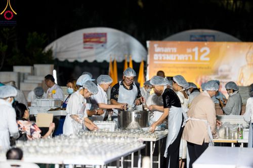 ภาพ No.110640:พิธีถวายภัตตาหารเป็นสังฆทาน แด่คณะพระธรรมยาตราฯ ในโครงการธรรมยาตรากตัญญูบูชา มหาปูชนียาจารย์ พระมงคลเทพมุนี(สด จนฺทสโร) พระผู้ปราบมาร อนุสรณ์สถาน 7 แห่ง ปีที่ 12 วันที่ 12 มกราคม พ.ศ. 2567 ณ อนุสรณ์สถานมหาวิหารพระมงคลเทพมุนี(โลตัสแลนด์) อ.สองพี่น้อง จ.สุ