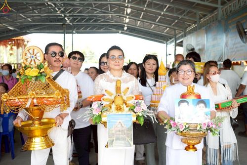 ภาพ No.258658:วันที่ 19 ตุลาคม พ.ศ. 2568 พิธีทอดกฐินสามัคคีทั่วไทย 30,000 วัด โดยคณะศิษยานุศิษย์ บูชาธรรม 81 ปี หลวงพ่อธัมมชโย ณ วัดอินทอารี อ.ลาดบัวหลวง จ.พระนครศรีอยุธยา