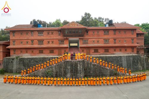 ภาพ No.132487:สามเณรเนปาล บิณฑบาต ย่านทาเมล เมืองกาฐมาณฑุ และเมืองปาฏัน ในโครงการบรรพชา 1,250 รูป ประเทศเนปาล วันที่ 20 มีนาคม พ.ศ. 2567