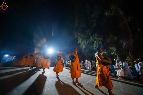 ภาพ No.107326:พิธีตักบาตรพระธรรมยาตราฯ ในโครงการธรรมยาตรากตัญญูบูชา มหาปูชนียาจารย์ พระมงคลเทพมุนี(สด จนฺทสโร) พระผู้ปราบมาร ปีที่ 12 ณ อนุสรณ์สถานมหาวิหารพระมงคลเทพมุนี อ.สองพี่น้อง จ.สุพรรณบุรี วันที่ 7 มกราคม พ.ศ. 2567