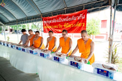 ภาพ No.234331:วันพฤหัสบดีที่ 24 กรกฎาคม พ.ศ. 2568 พิธีถวายสังฆทานแก่คณะสงฆ์ 323 วัด , พิธีมอบกองทุนหนุนแรงใจช่วยครูใต้ , พิธีทำบุญส่วนกุศลแด่ผู้วายชนม์ ในเหตุการณ์ความไม่สงบ 4 จังหวัด ชายแดนภาคใต้ (ปัตตานี , ยะลา , นราธิวาส , สงขลา) ปีที่ 21 ครั้งที่ 179 ณ วัดเวฬุวัน 