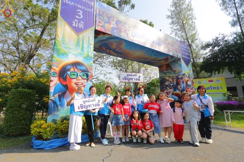 ภาพ No.194095:วัดพระธรรมกาย จัดงานวันเด็กแห่งชาติ ประจำปี พ.ศ.2568 ออกร้านอาหาร 200 ร้าน มอบของขวัญหลายหมื่นชิ้น วันที่ 12 มกราคม พ.ศ. 2568 วัดพระธรรมกาย อ.คลองหลวง จ.ปทุมธานี