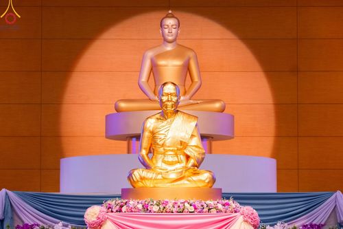 ภาพ No.159919:พิธีปฎิบัติธรรม , พิธีสักการะพระมงคลเทพมุนี (สด จนฺทสโร) พระผู้ปราบมาร ณ สภาธรรมกายสากล วัดพระธรรมกาย วันพฤหัสบดีที่ 10 ตุลาคม พ.ศ. 2567