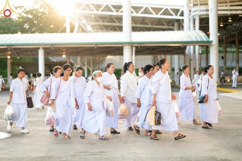 ภาพ No.150949:พิธีตักบาตร ในวันอาทิตย์ต้นเดือน วันที่ 1 กันยายน พ.ศ. 2567 ณ สภาธรรมกายสากล วัดพระธรรมกาย