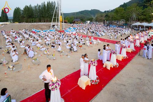 ภาพ No.275228:วันอาทิตย์ที่ 30 พฤศจิกายน พ.ศ. 2568 พิธีจุดประทีปถวายเป็นพุทธบูชา ณ ศูนย์ปฏิบัติธรรมระยอง (บ้านช่องลม)