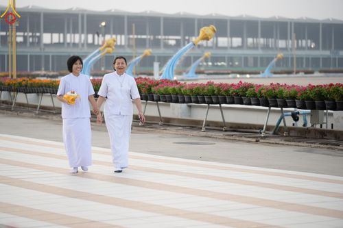 ภาพ No.133668:พิธีเวียนประทักษิณและพิธีวันทาเจดีย์ โครงการบรรพชาสามเณร ฟื้นฟูพระพุทธศาสนาทั่วไทย ณ วัดพระธรรมกาย วันเสาร์ที่ 6 เมษายน พ.ศ. 2567