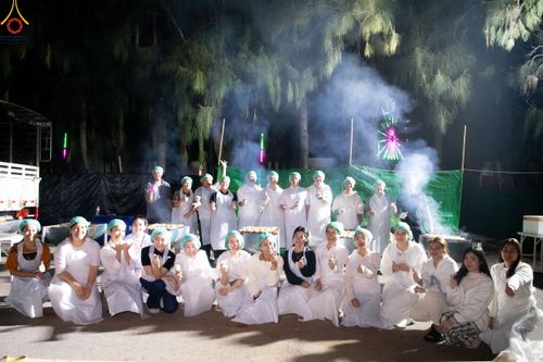 ภาพ No.188862:พิธีถวายภัตตาหารเป็นสังฆทาน แด่พระธรรมยาตรา ในโครงการธรรมยาตรา กตัญญูบูชา มหาปูชนียาจารย์ พระมงคลเทพมุนี(สด จนฺทสโร) พระผู้ปราบมาร ปีที่ 13 ณ อนุสรณ์สถานมหาวิหารพระมงคลเทพมุนี (โลตัสแลนด์) อ.สองพี่น้อง จ.สุพรรณบุรี วันที่ 4 มกราคม พ.ศ.2568