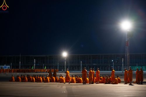 ภาพ No.182085:พระธรรมทายาทร่วมปฎิบัติธรรม รับฟังโอวาทจากหลวงพ่อทัตตชีโว และถ่ายภาพหมู่ประวัติศาสตร์ ณ ลานธรรมพระมหาธรรมกายเจดีย์  วัดพระธรรมกาย ในโครงการอุปสมบท บูชาธรรมมหาปูชนียาจารย์ วันที่ 13 ธันวาคม พ.ศ. 2567