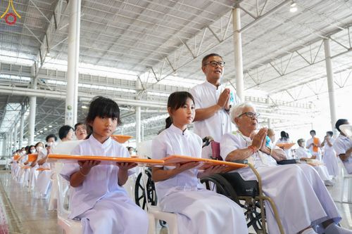 ภาพ No.99739:พิธีทอดผ้าป่า ต้นสมบัติจักรพรรดิ ในวันอาทิตย์ที่ 3 ธันวาคม พ.ศ. 2566 ณ สภาธรรมกายสากล วัดพระธรรมกาย จ.ปทุมธานี