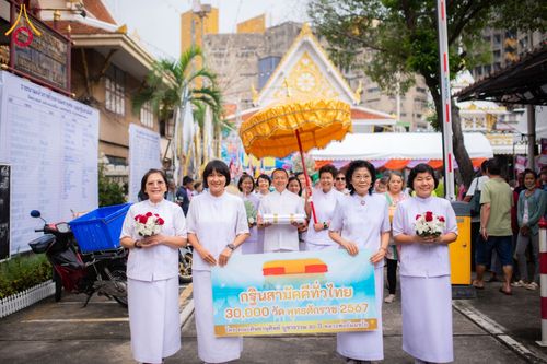 พิธีทอดกฐิน ณ วัดดวงแข แขวงรองเมือง เขตปทุมวัน กรุงเทพฯ ในโครงการทอดกฐินสามัคคีทั่วไทย 30,000 วัด บูชาธรรม 80 ปี หลวงพ่อธัมมชโย โดยคณะศิษยานุศิษย์วัดพระธรรมกาย วันที่ 15 พฤศจิกายน พ.ศ. 2567