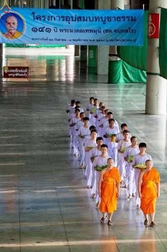 ภาพ No.248550:วันที่ 28 กันยายน พ.ศ. 2568 พิธีตัดปอยผม และปลงผม โครงการอุปสมบทบูชาธรรม 141 ปี พระมงคลเทพมุนี ณ วิหารคด วัดพระธรรมกาย