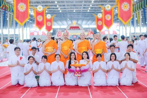 ภาพ No.177919:พิธีทอดผ้าป่าต้นสมบัติจักรพรรดิ ในวันอาทิตย์ที่ 1 ธันวาคม พ.ศ. 2567 ณ สภาธรรมกายสากล วัดพระธรรมกาย