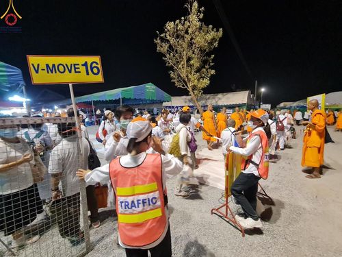 ภาพ No.109943:V.8 พลังทีม การเตรียมงาน เก็บงาน การรับบุญของเจ้าหน้าที่หน่วยงานต่างๆ เพื่อโครงการธรรมยาตรา กตัญญูบูชามหาปูชนียาจารย์ พระมงคลเทพมุนี (สด จนฺทสโร) พระผู้ปราบมาร อนุสรณ์สถาน 7 แห่ง ปีที่ 12 ระหว่างวันที่ 2 - 31 มกราคม พ.ศ.2567