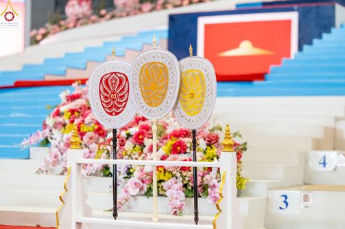 ภาพ No.88089:พิธีมุทิตาสักการะ เปรียญธรรม 9,6,3 และบาลีศึกษา 6,3  พิธีมอบดวงแก้วสามเณรทรงบาลีไวยากรณ์ วันอาทิตย์ 17 กันยายน พ.ศ. 2566 ณ สภาธรรมกายสากล วัดพระธรรมกาย