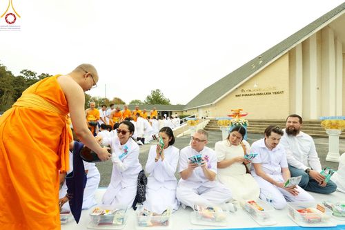 ภาพ No.100360:พิธีทอดกฐินบรมจักรพรรดิ ณ วัดพระธรรมกายเท็กซัส รัฐเท็กซัส สหรัฐอเมริกา วันอาทิตย์ที่ 12 พฤศจิกายน พ.ศ. 2566