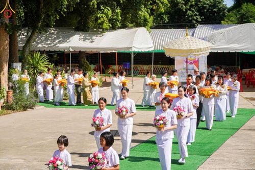 ภาพ No.142315:พิธีทอดผ้าป่าเพื่องานพระพุทธศาสนา , พิธีเจริญพระพุทธมนต์ , พิธีถวายสังฆทานแด่คณะสงฆ์ น้อมบูชาธรรม 80 ปี หลวงพ่อธัมมชโย และครบรอบ 12 ปี ธรรมอุทยานบ้านแป้ง อำเภอพรหมบุรี จังหวัดสิงห์บุรี ในวันเสาร์ที่ 22 มิถุนายน พ.ศ. 2567