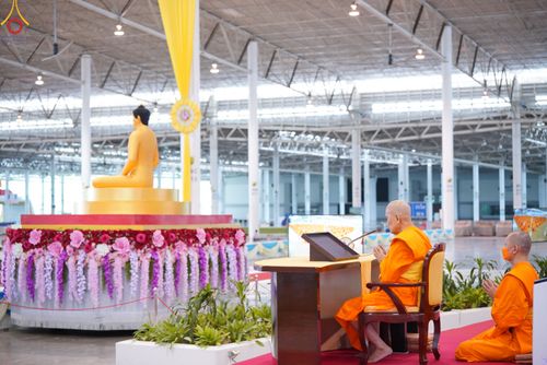 ภาพ No.83619:พิธีวางแผ่นจารึกชื่อและพิธีวางพวงมาลัยสักการะพระประธาน วันอาทิตย์ที่ 16 กรกฎาคม พ.ศ. 2566 ณ รัตนบัลลังก์ สภาธรรมกายสากล วัดพระธรรมกาย