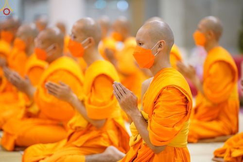 ภาพ No.84439:พิธีถวายผ้าอาบน้ำฝนและประทีปโคมไฟ ในวันอาสาฬหบูชา ณ ห้องแก้วสารพัดนึก 1 วัดพระธรรมกาย วันอังคารที่ 1 สิงหาคม พ.ศ. 2566