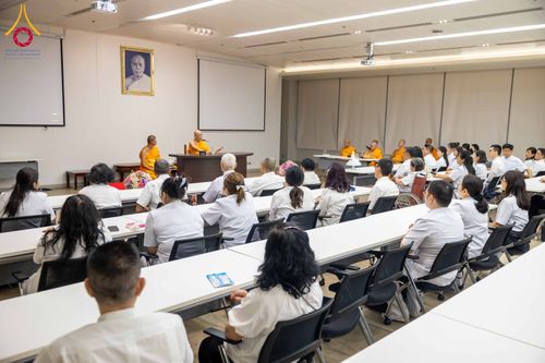 ภาพ No.324899:วันพฤหัสบดีที่ 23 เมษายน พ.ศ.2569  หลวงพ่อทัตตชีโว รองเจ้าอาวาสวัดพระธรรมกาย ถวายการต้อนรับและปฏิสันถารคณะชาวอินโดนีเซีย