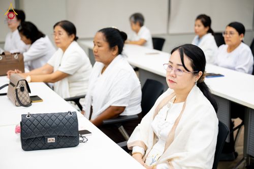 ภาพ No.325578:วันที่ 24 เมษายน พ.ศ.2569 หลวงพ่อทัตตชีโว รองเจ้าอาวาสวัดพระธรรมกาย ถวายการต้อนรับและปฏิสันถารคณะสงฆ์เมียนมาร์