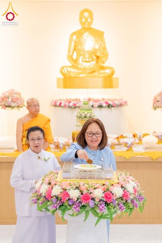 ภาพ No.319177:วันที่ 29 มีนาคม พ.ศ.2569 พิธีอัญเชิญรูปหล่อพระมงคลเทพมุนี (สด จนฺทสโร) ประดิษฐาน ณ ห้องปฏิบัติธรรม “มงคลรัตนโชติ”  วัดพระธรรมกายชิคาโก ประเทศสหรัฐอเมริกา