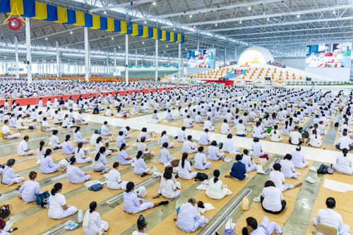 ภาพ No.308359:วันที่ 1  กุมภาพันธ์ พ.ศ. 2569 พิธีบูชาข้าวพระอาทิตย์ต้นเดือน ณ สภาธรรมกายสากล วัดพระธรรมกาย