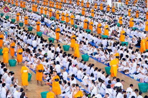 ภาพ No.308227:วันที่ 1  กุมภาพันธ์ พ.ศ. 2569 พิธีตักบาตรข้าวสารอาหารแห้ง ณ บ้านแก้วเรือนทองคุณยาย สภาธรรมกายสากล วัดพระธรรมกาย