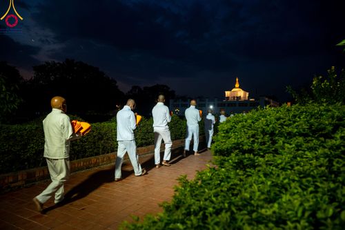 ภาพ No.314047:วันจันทร์ที่ 16 มีนาคม พ.ศ. 2569 พิธีเวียนเทียนประทักษิณ และพิธีบรรพชาสามเณร 500 รูป ณ วิหารมายาเทวี ประเทศเนปาล