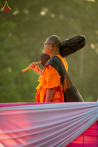 ภาพ No.290697:วันที่ 8 มกราคม พ.ศ. 2569 พระธรรมยาตราปฏิบัติธรรม และถ่ายภาพหมู่ประวัติศาสตร์ ในโครงการธรรมยาตรา กตัญญูบูชามหาปูชนียาจารย์ พระมงคลเทพมุนี(สด จนฺทสโร) พระผู้ปราบมาร อนุสรณ์สถาน 7 แห่ง ปีที่ 14 ณ อนุสรณ์สถานคลองบางนางแท่น อ.สามพราน จ.นครปฐม