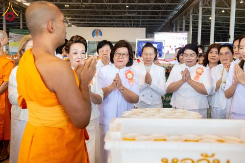 ภาพ No.279173:วันที่ 2 มกราคม พ.ศ.2569 พิธีถวายภัตตาหารเป็นสังฆทาน แด่พระธรรมยาตรา ณ วัดพระธรรมกาย ปทุมธานี ในโครงการธรรมยาตรา กตัญญูบูชา มหาปูชนียาจารย์ พระมงคลเทพมุนี(สด จนฺทสโร) พระผู้ปราบมาร อนุสรณ์สถาน 7 แห่ง ปีที่ 14