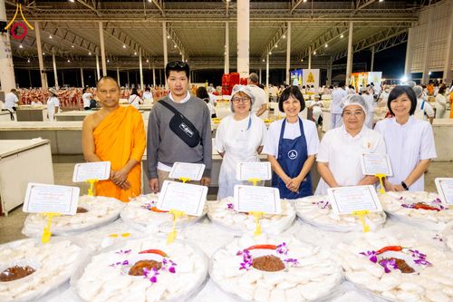 ภาพ No.305251:วันที่ 29 มกราคม พ.ศ. 2569 พิธีถวายภัตตาหารเป็นสังฆทาน แด่พระธรรมยาตรา ณ วัดพระธรรมกาย  จังหวัดปทุมธานี ในโครงการธรรมยาตรา กตัญญูบูชา มหาปูชนียาจารย์ พระมงคลเทพมุนี(สด จนฺทสโร) พระผู้ปราบมาร อนุสรณ์สถาน 7 แห่ง ปีที่ 14