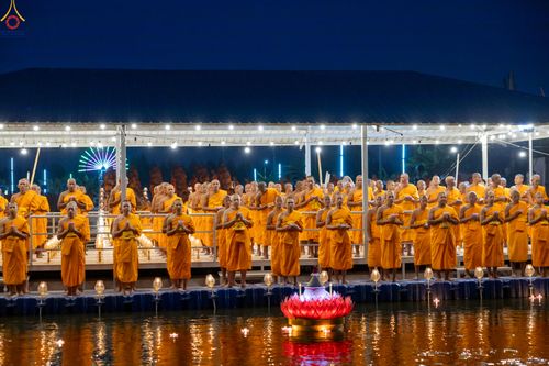 ภาพ No.301352:วันที่ 22 มกราคม พ.ศ. 2569 พิธีลอยประทีปธรรมถวายเป็นพุทธบูชา และบูชาธรรมมหาปูชนียาจารย์  ณ อนุสรณ์สถานลำดับที่ 5 สถานที่เผยแผ่วิชชาธรรมกายครั้งแรก อนุสรณ์สถานบางปลา วัดบางปลา อำเภอบางเลน จังหวัดนครปฐม ในโครงการธรรมยาตรา กตัญญูบูชา มหาปูชนียาจารย์ พระมงคล