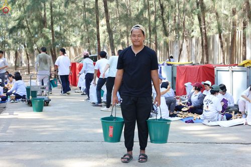 ภาพ No.296154:ภาพเบื้องหลังอาสาสมัครรวมใจ ชุดที่ 2 ในโครงการธรรมยาตรา กตัญญูบูชา มหาปูชนียาจารย์ พระมงคลเทพมุนี(สด จนฺทสโร) พระผู้ปราบมาร อนุสรณ์สถาน 7 แห่ง ปีที่ 14