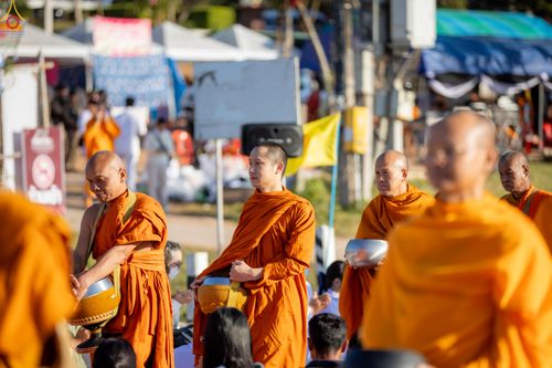 ภาพ No.281411:วันเสาร์ที่ 27 ธันวาคม พ.ศ.2568 พิธีตักบาตรพระ ๑,๐๐๐ รูป   เพื่อความเป็นสิริมงคลแก่ชีวิตและแผ่นดินไทย  มหากุศลครั้งยิ่งใหญ่แห่งปี ส่งท้ายปีเก่า ต้อนรับปีใหม่  ณ ถนนหน้าที่ว่าการอำเภอภูเรือ จังหวัดเลย