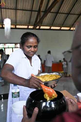 ภาพ No.278828:วันที่ 1 พฤศจิกายน  2568  กฐินสมทบวัดต่างประเทศ โดยคณะศิษยานุศิษย์ บูชาธรรม 81 ปี หลวงพ่อธัมมชโย ณ วัดธรรมรักษิตาราม ประเทศศรีลังกา