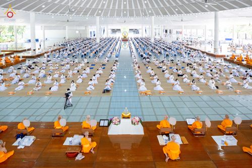 ภาพ No.90556:พิธีบุพเปตพลี  ครั้งที่ 141 ร่วมอุทิศบุญแด่หมู่ญาติที่ล่วงลับไปแล้ว และสืบทอดอายุพระพุทธศาสนา วันพฤหัสบดีที่ 14 ตุลาคม พ.ศ.2566 วันพระแรม 15 ค่ำ เดือน 10 ณ หอฉันคุณยายอาจารย์ฯ วัดพระธรรมกาย