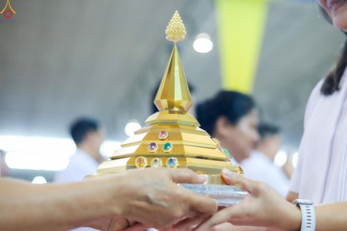 ภาพ No.341936:วันพุธที่ 29 กรกฎาคม พ.ศ. 2569 พิธีประดิษฐานพระบรมสารีริกธาตุภายในเกศดอกบัวตูมองค์พระธรรมกายเพื่ออัญเชิญไปประดิษฐาน  วัดพุทธสันติวัน ธรรมชัย เมืองนาคปูร์ รัฐมหาราษฏระ ประเทศอินเดีย ณ  วัดพระธรรมกาย จ.ปทุมธานี